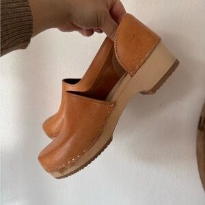 Sandgrens Handcrafted in Sweden Genuine Leather/Wood Clogs size 10